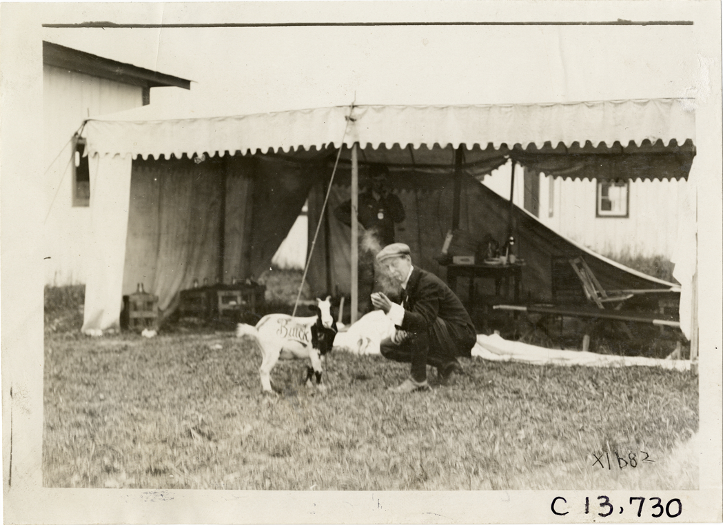Dr. Wadsworth Warren and Buick goat mascot, 1910 Indianapolis races