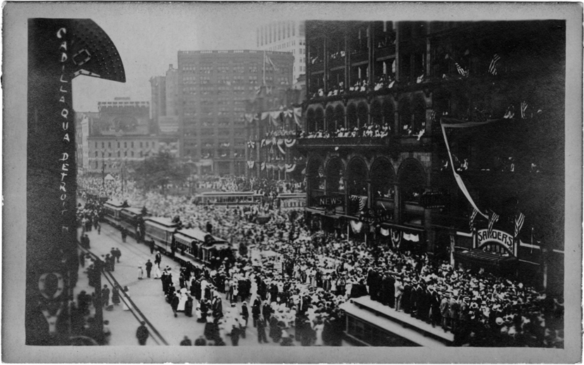 Crowd at 1912 Cadillaqua
