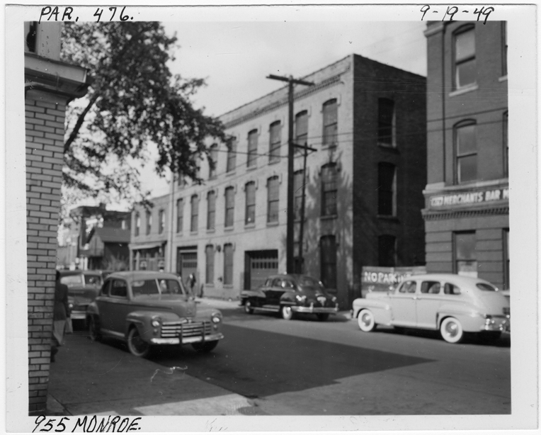 Commercial building at 955 Monroe