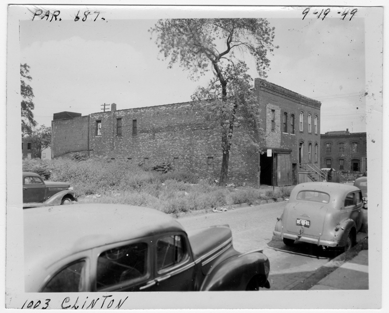 Commercial building at 1003 Clinton