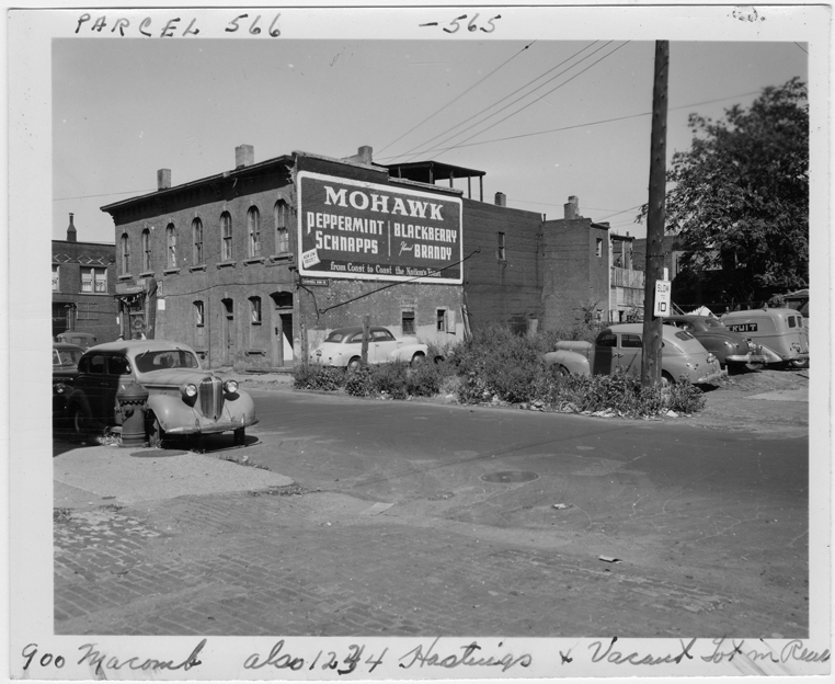 Building and vacant lot at 900 Macomb and 1234 Hastings