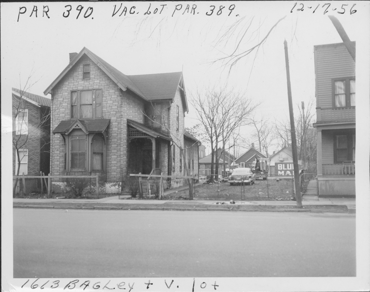 House at 1613 Bagley with vacant lot