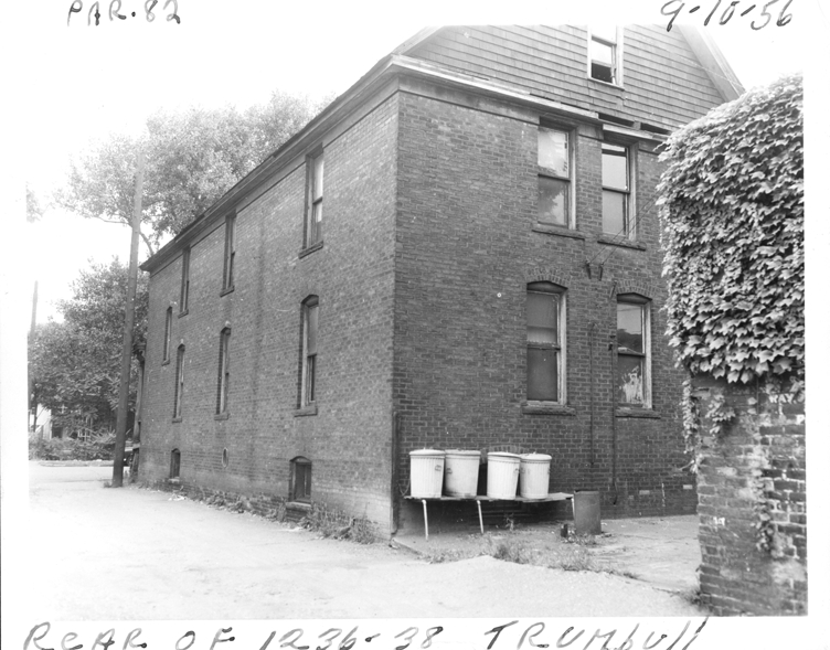 House at 1236-1238 Trumbull