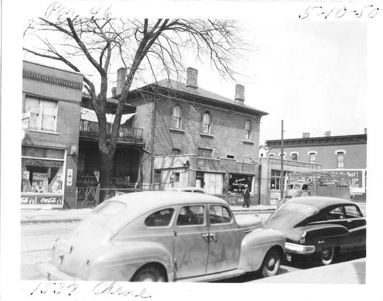 Commercial building at 1537 Chene