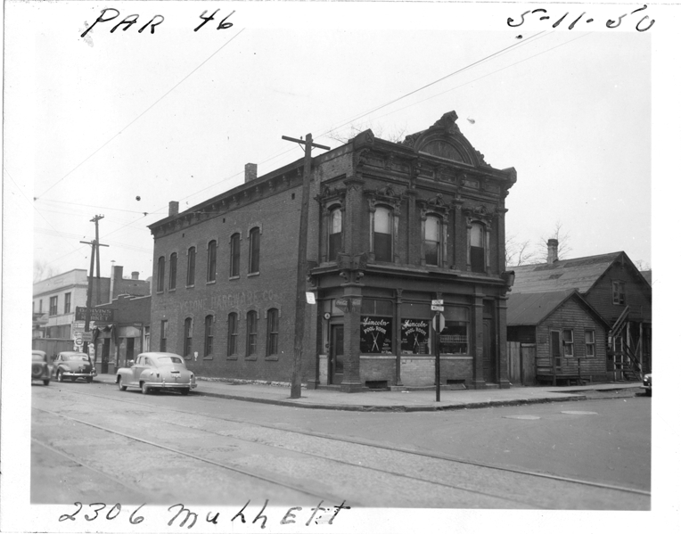 Commercial building at 2306 Mullett