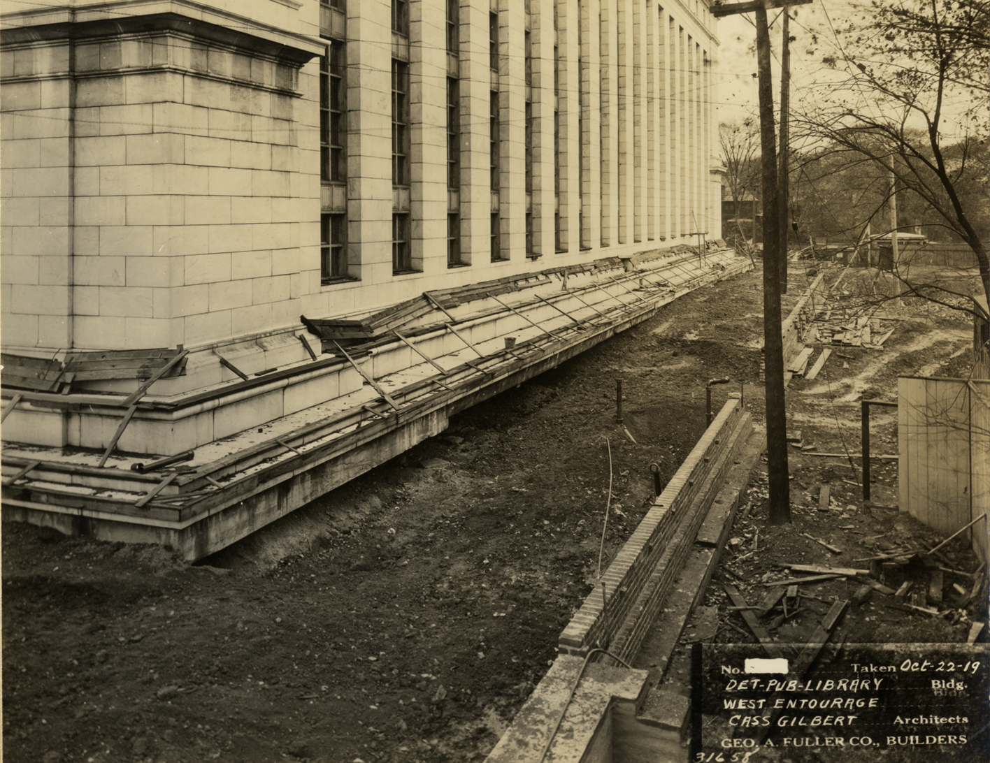 West entourage, Main Library under construction