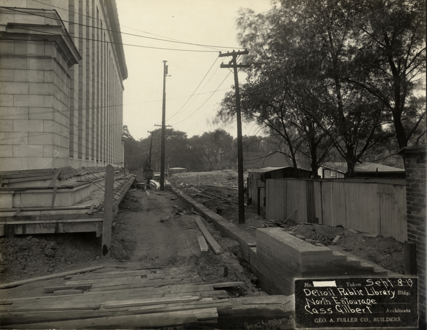 North entourage, Main Library under construction