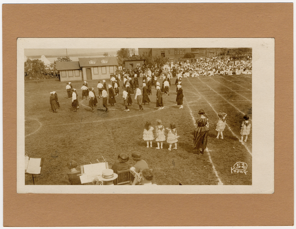 Dance performance in pageant