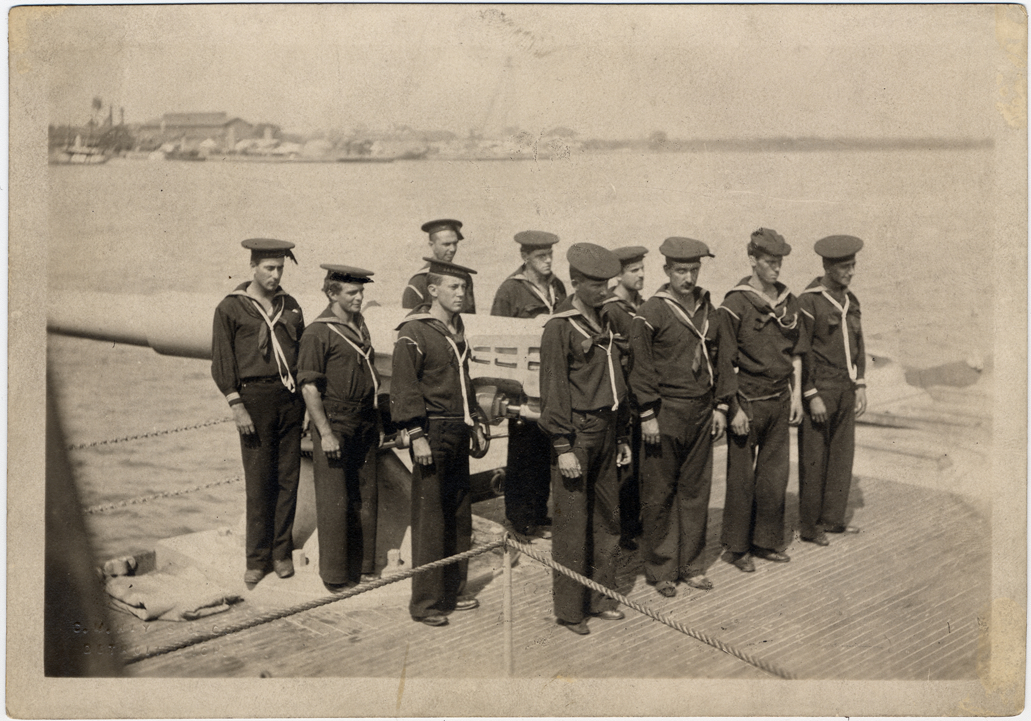 Gun crew on U.S.S. Yosemite