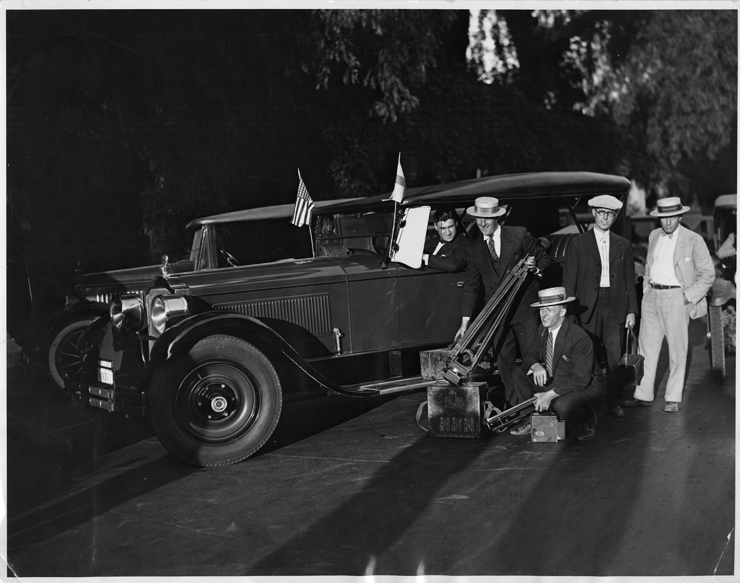 1925-1926 Packard touring car with newsreel cameramen in Riverside, California
