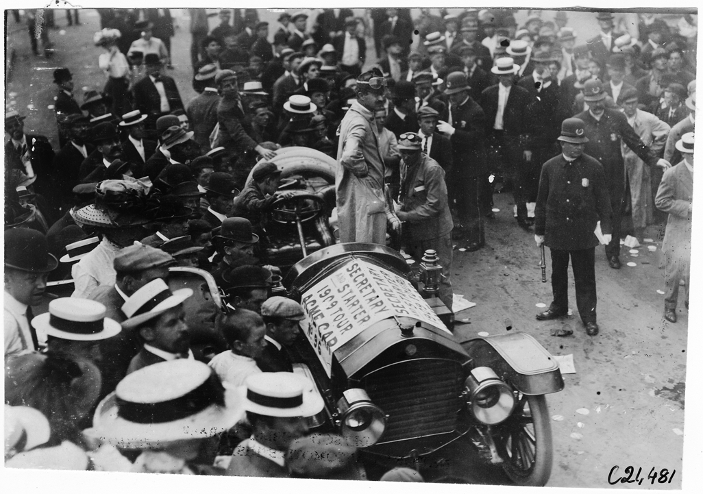 Acme car ready to go, 1909 Glidden Tour, Detroit, Michigan