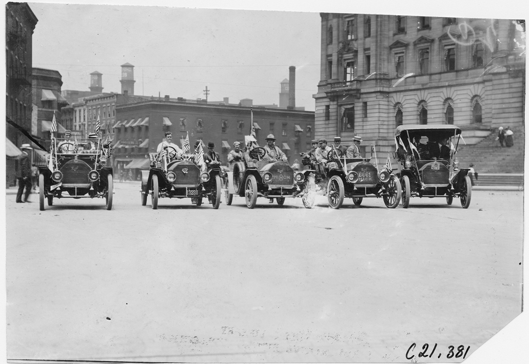 Regal car and escort, 1909 Glidden Tour, Detroit, Michigan