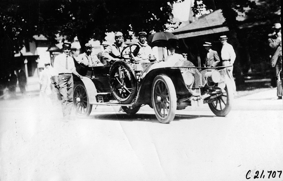 Midland car in Mankato, Minnesota, at the 1909 Glidden Tour