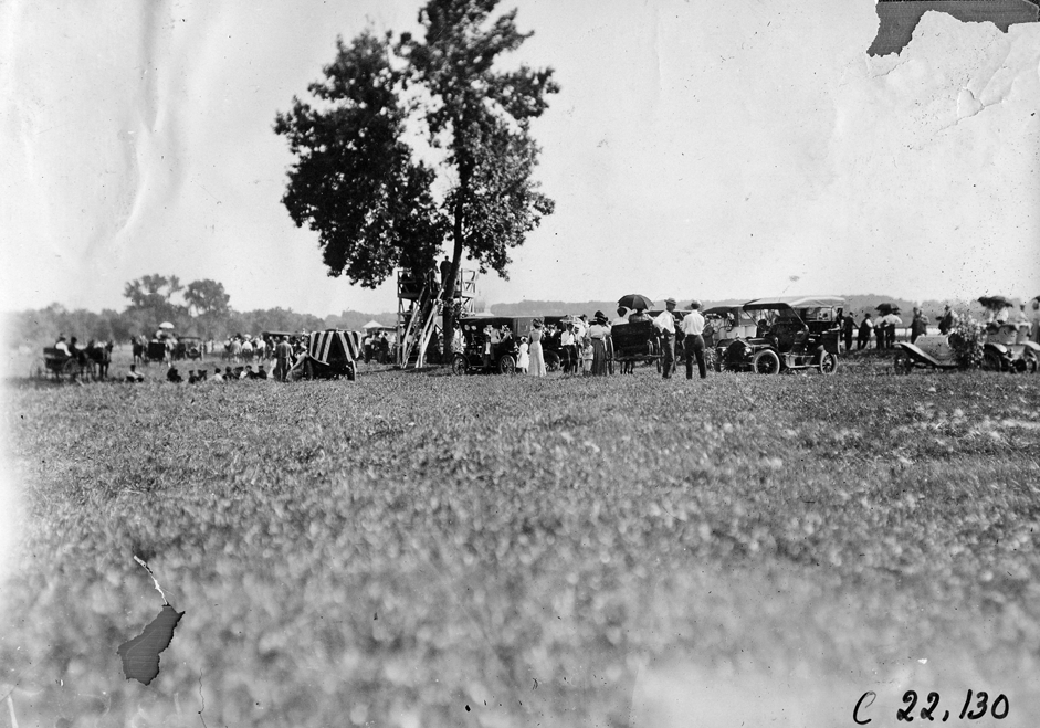 General view showing the cars parked at the 1909 Glidden Tour