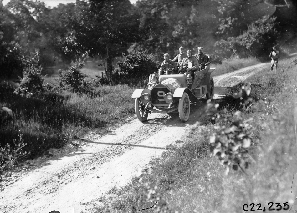 Pierce-Arrow car at the 1909 Glidden Tour