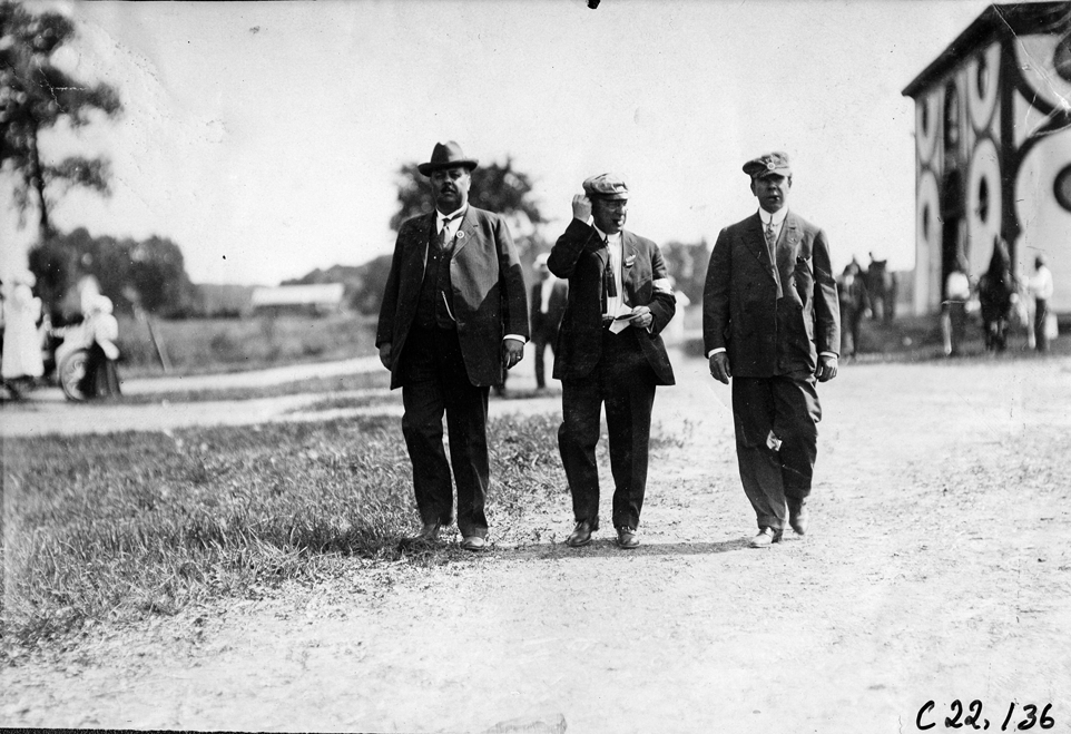 Mr. Glidden and Mr. Hower in Minnesota, at the 1909 Glidden Tour