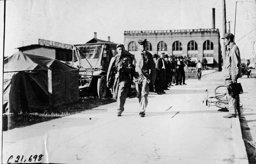 Cars parked in Minneapolis, Minnesota, at 1909 Glidden Tour