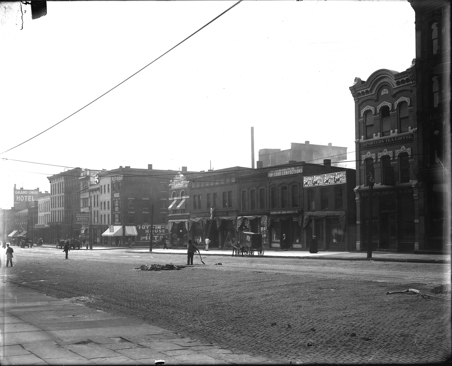 Hotels on West Jefferson Avenue