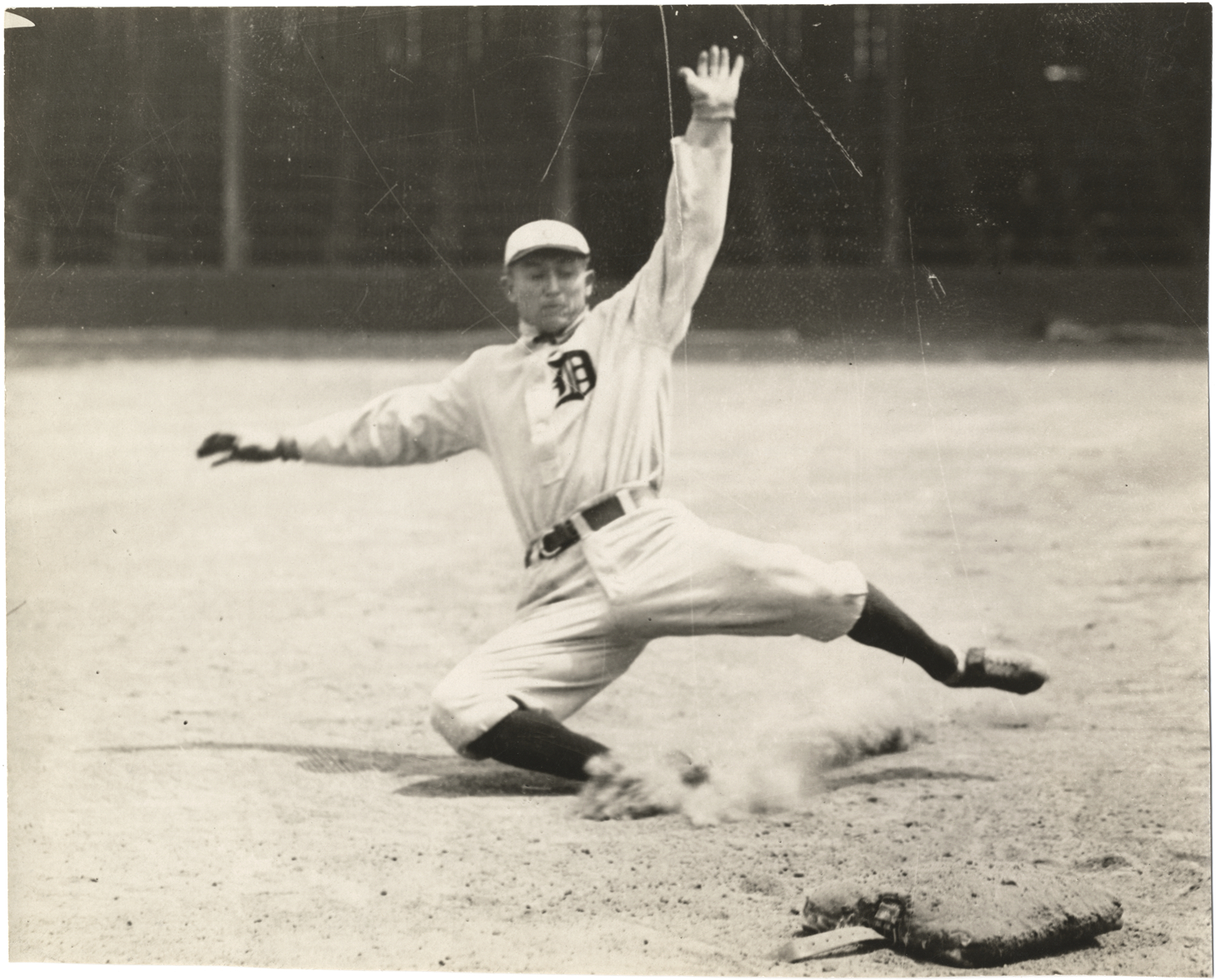  Ty Cobb Detroit Tigers Running Baseball Bases 8x10