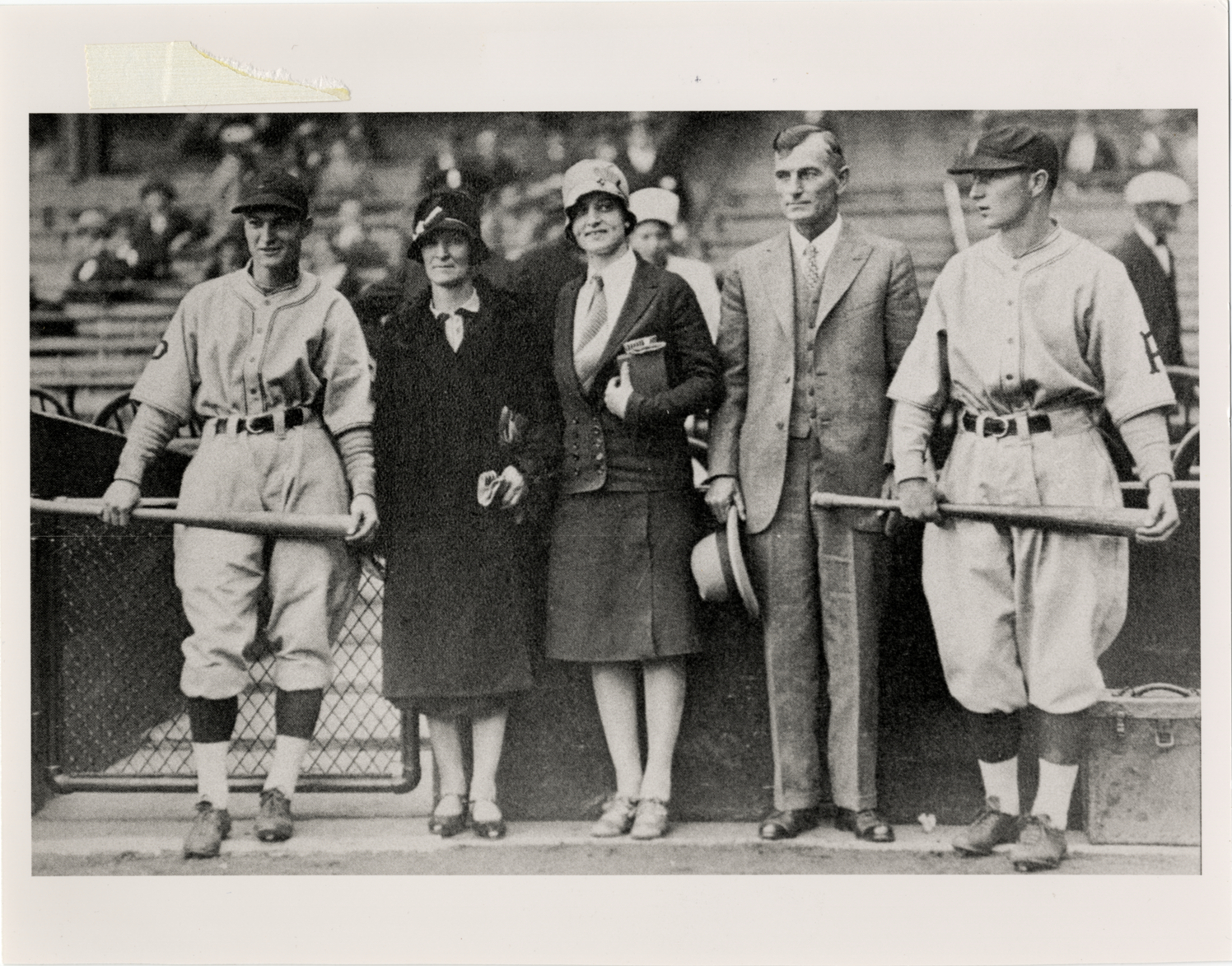 Paul and Lloyd Waner and family at 1927 World Series