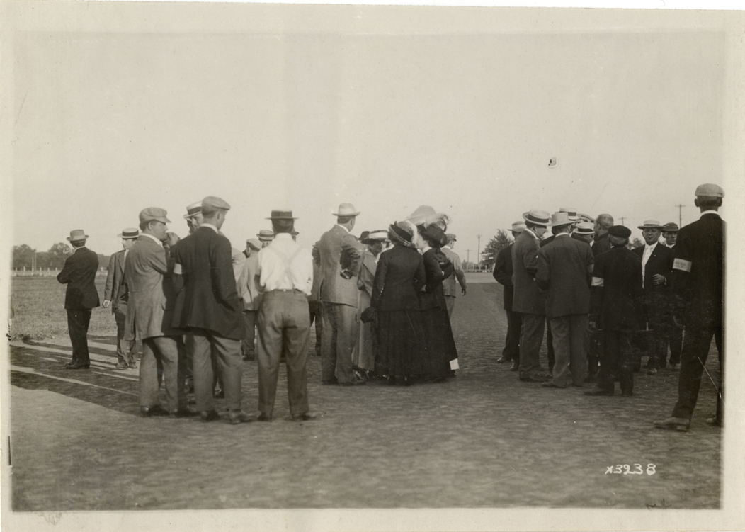 Spectators at Detroit aviation meet