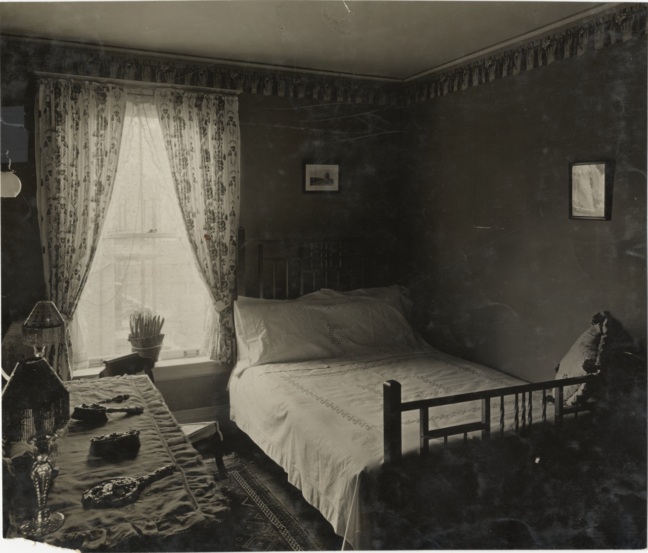 Bedroom in Robinson residence