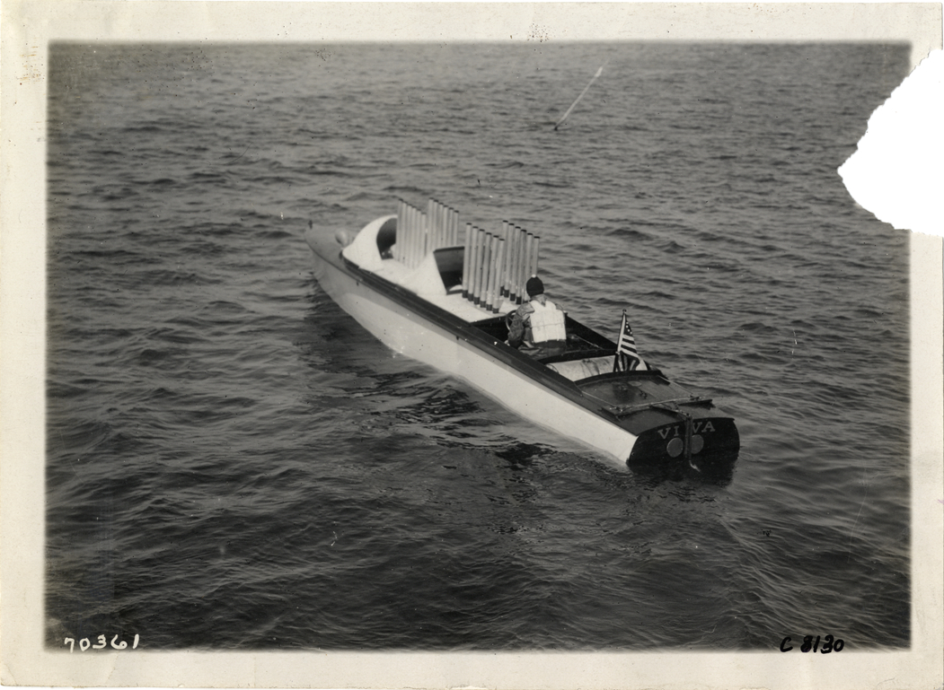 Motorboat "Viva" at Huntington boat races