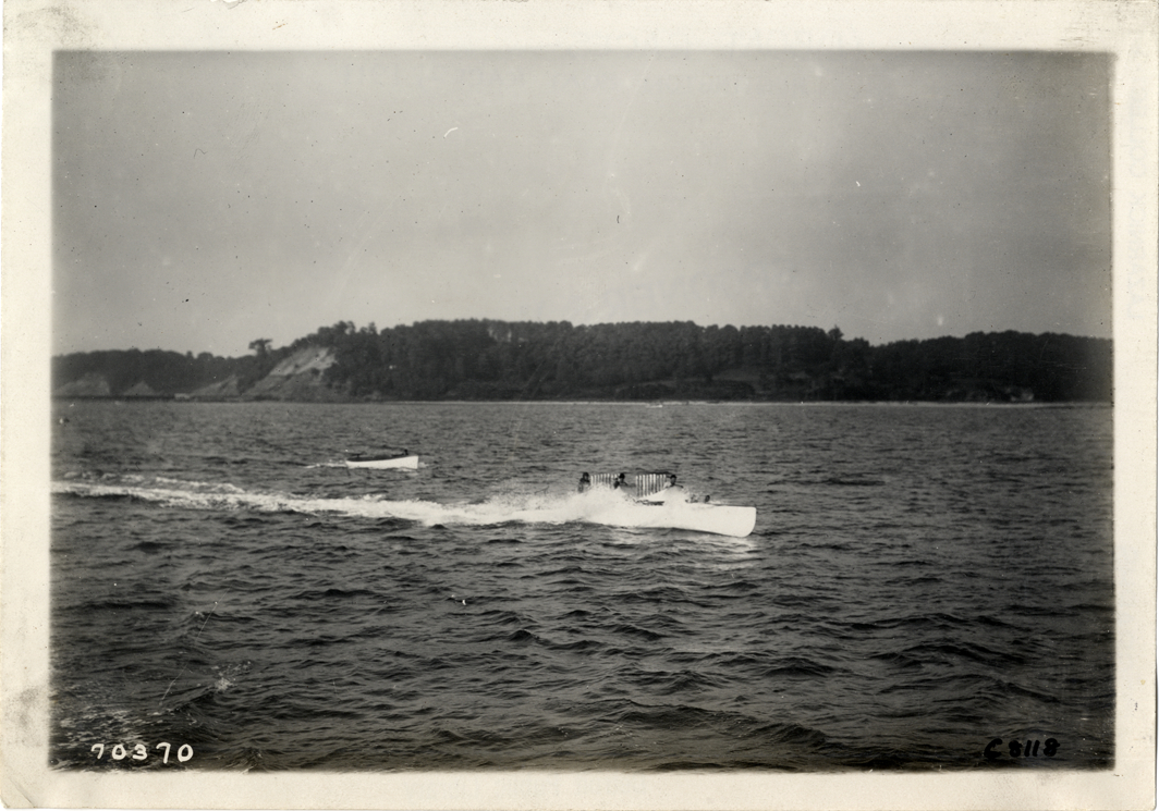 Motorboat at Huntington boat races