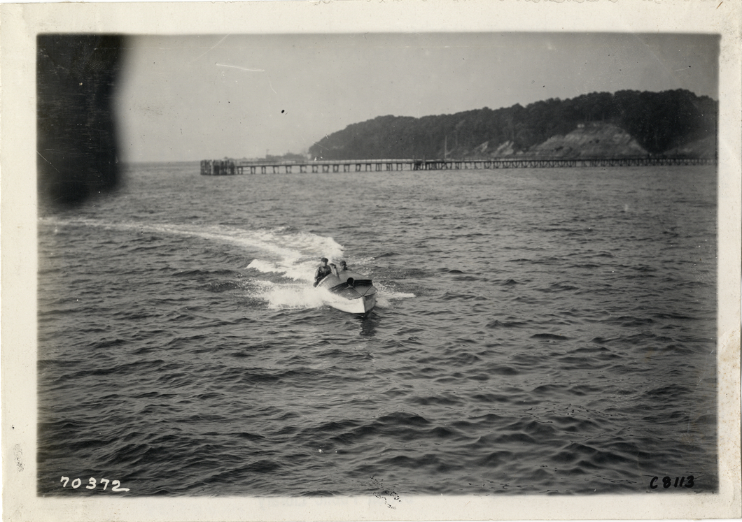 Motorboat at Huntington boat races