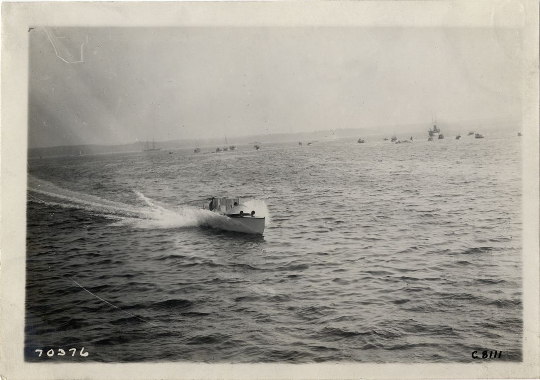 Motorboat at Huntington boat races