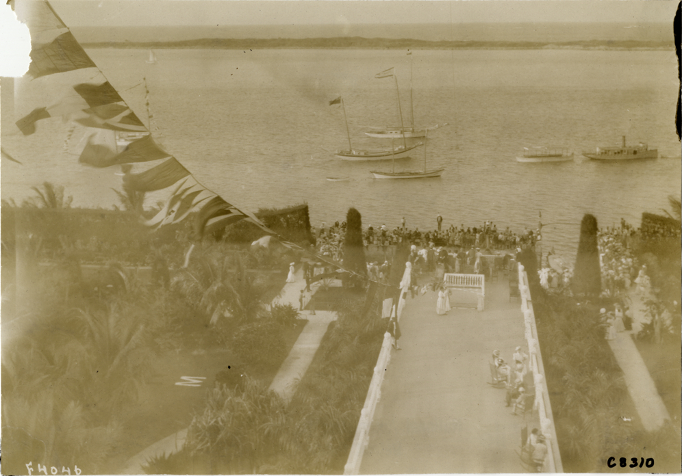 Spectators, Palm Beach boat carnival