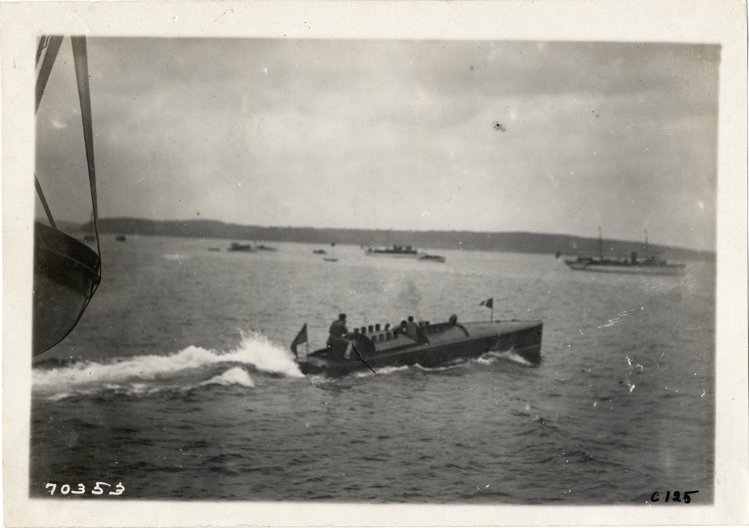 Motorboat at Huntington boat races