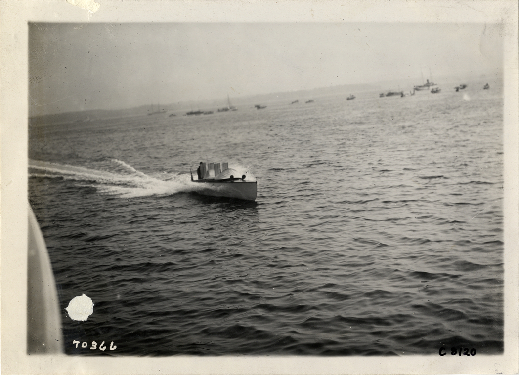 Motorboat at Huntington boat races