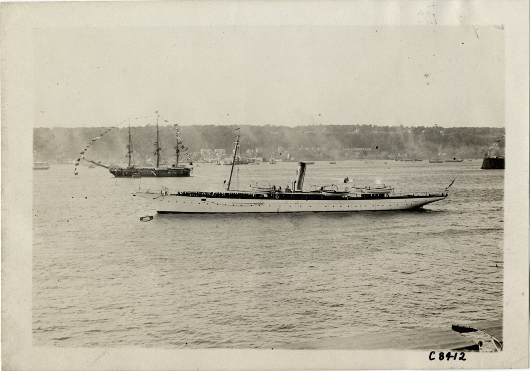 Steamship and sailing ship, Hudson-Fulton Celebration
