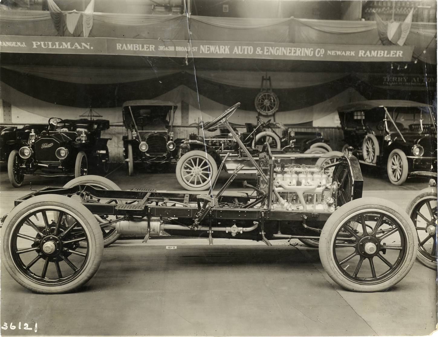 1909-1910 Cadillac automobile chassis at Newark Automobile Show