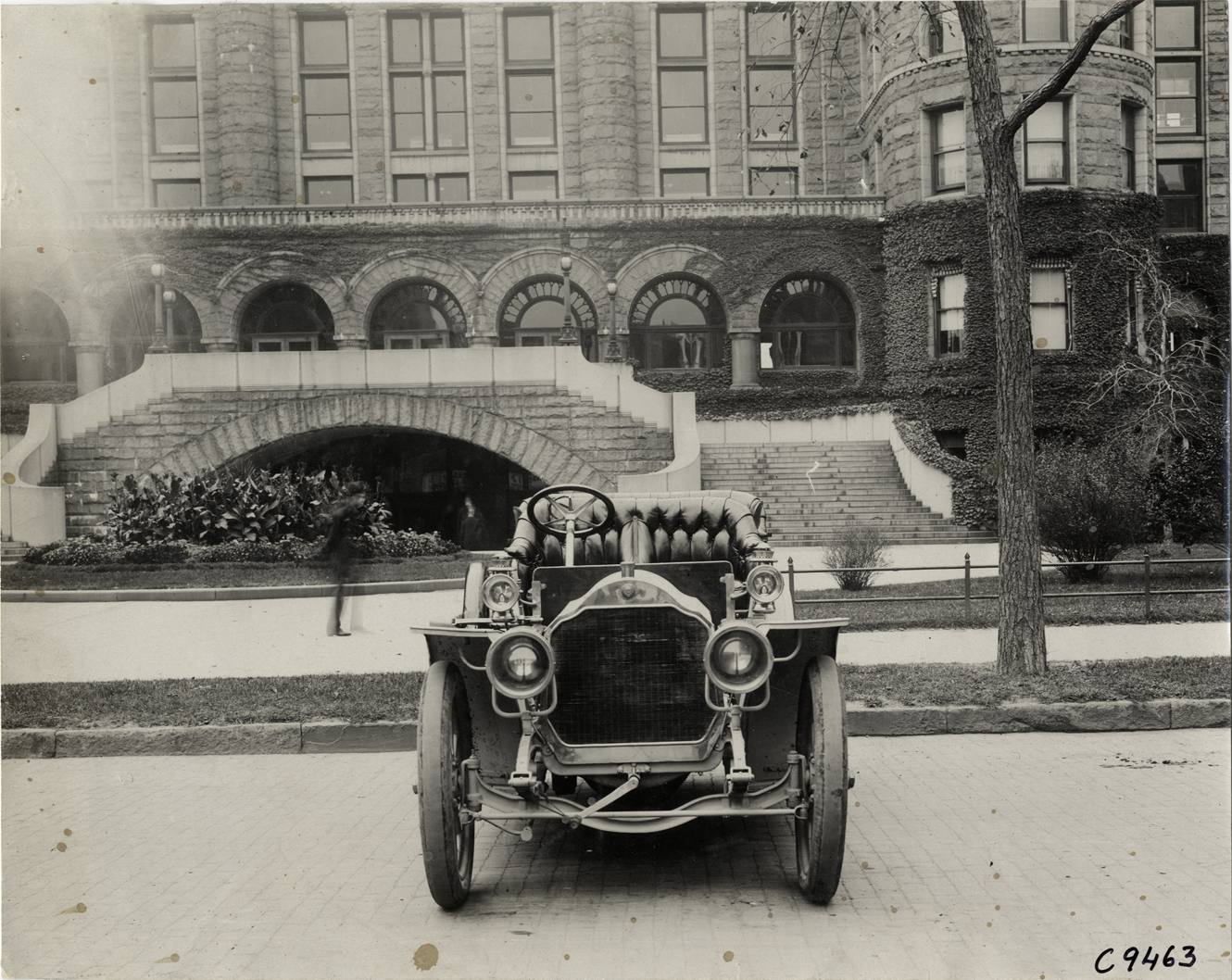 1909 Garford automobile