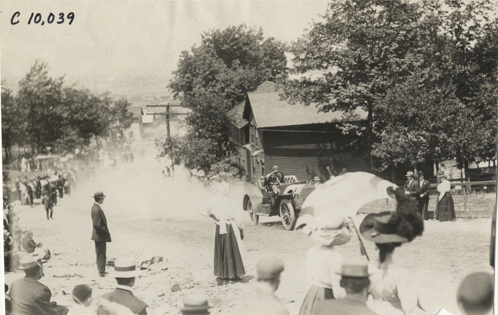 Driver in racecar, 1909 Giant's Despair Hill Climb