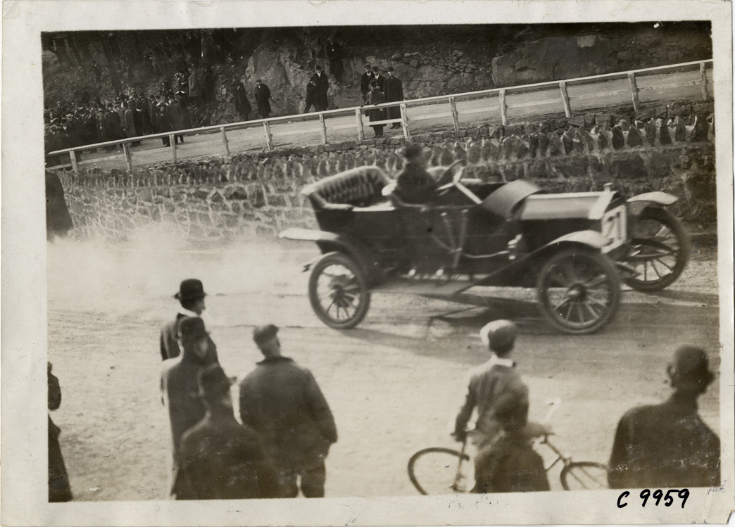 Driver in racecar, 1909 Edgewater-Fort Lee Hill Climb