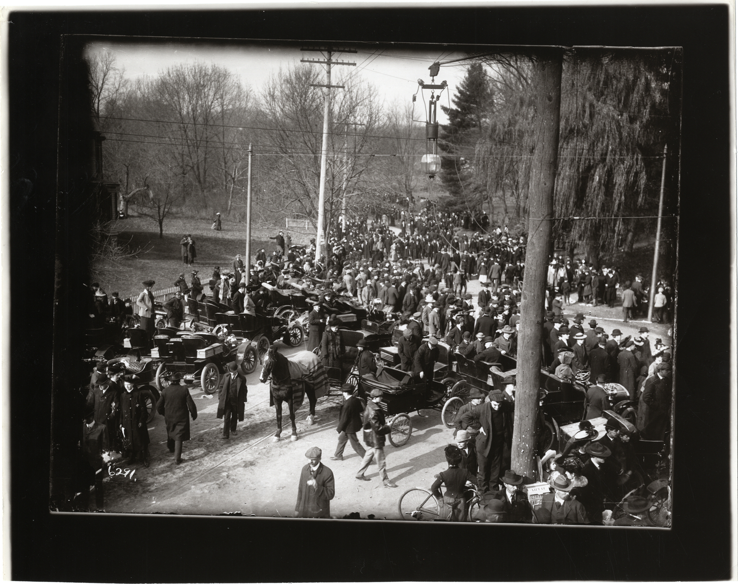 Spectators at 1904 Eagle Rock Hill Climb