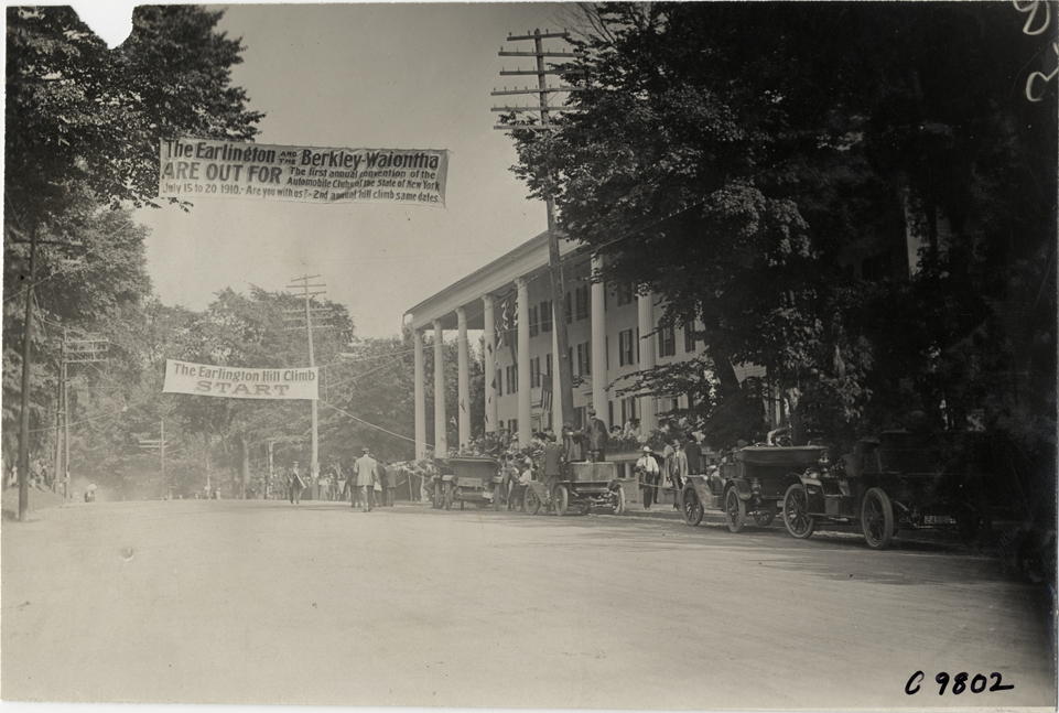 Starting line in front of The Earlington hotel, 1909 Earlington Hill Climb