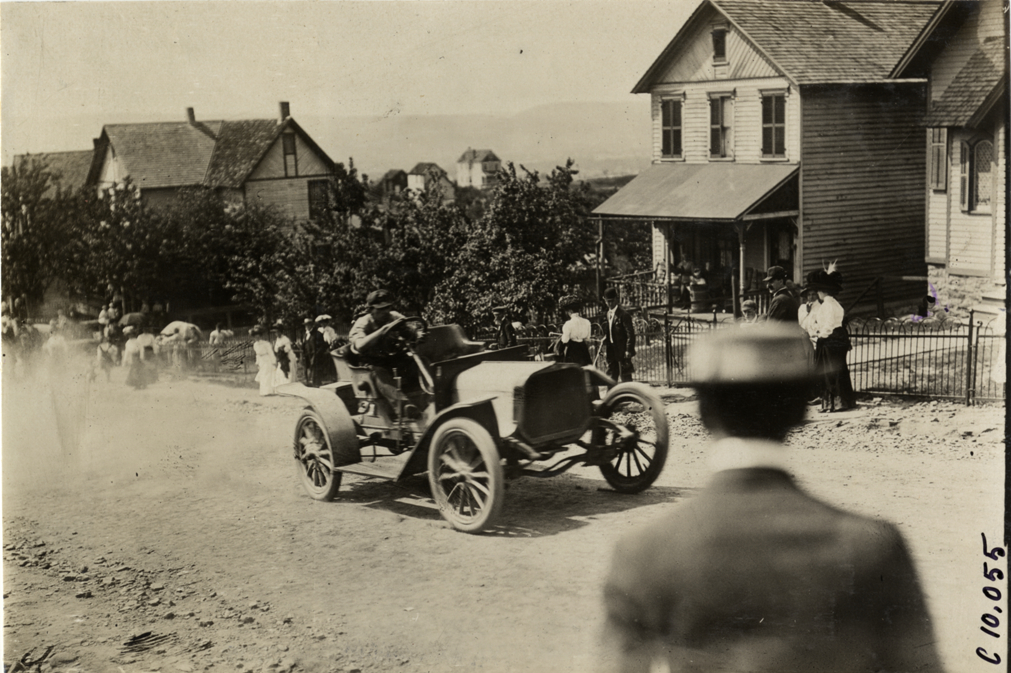 Driver in racecar, 1909 Giant's Despair Hill Climb