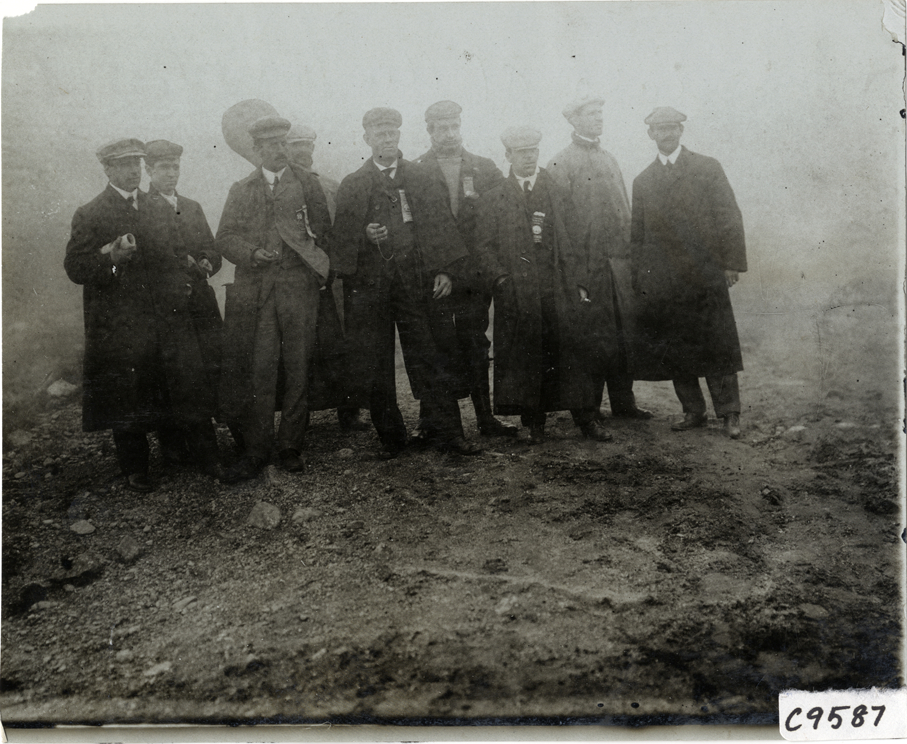 Race officials at 1905 Climb to the Clouds Hill Climb