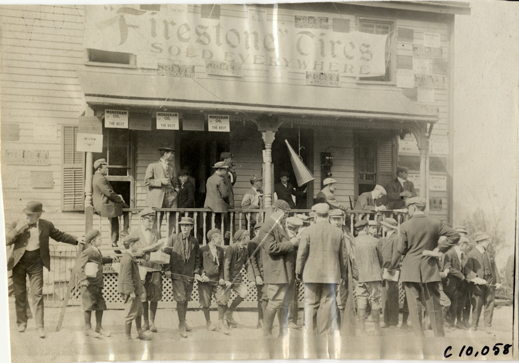 Spectators at 1909 Giant's Despair Hill Climb