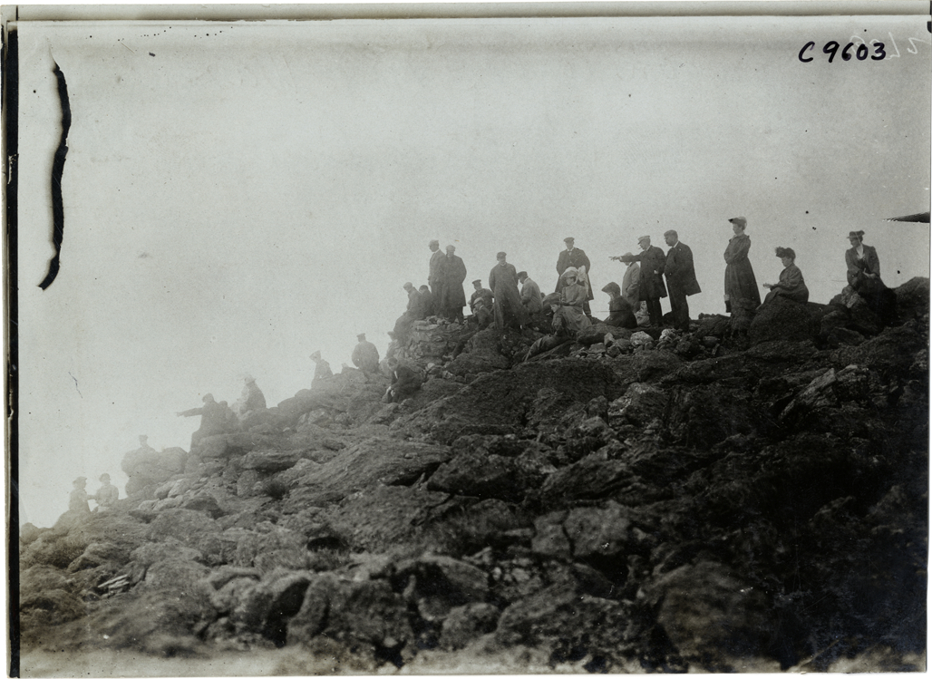 Spectators on rocky ridge, 1905 Climb to the Clouds Hill Climb