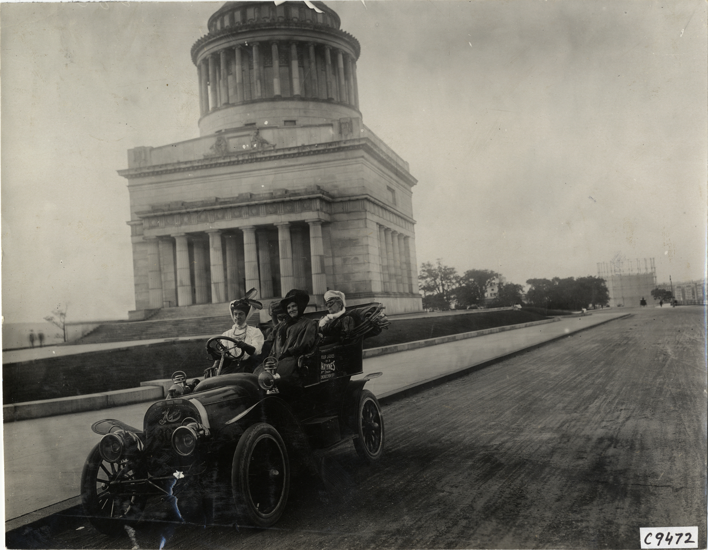 Women motorists in 1908 Haynes automobile