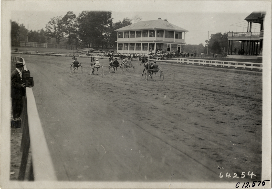 Harness race, Empire City track