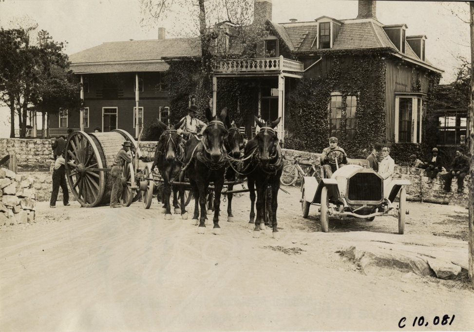 Mule team pulling wheeled cask, 1909 Lookout Mountain Hill Climb