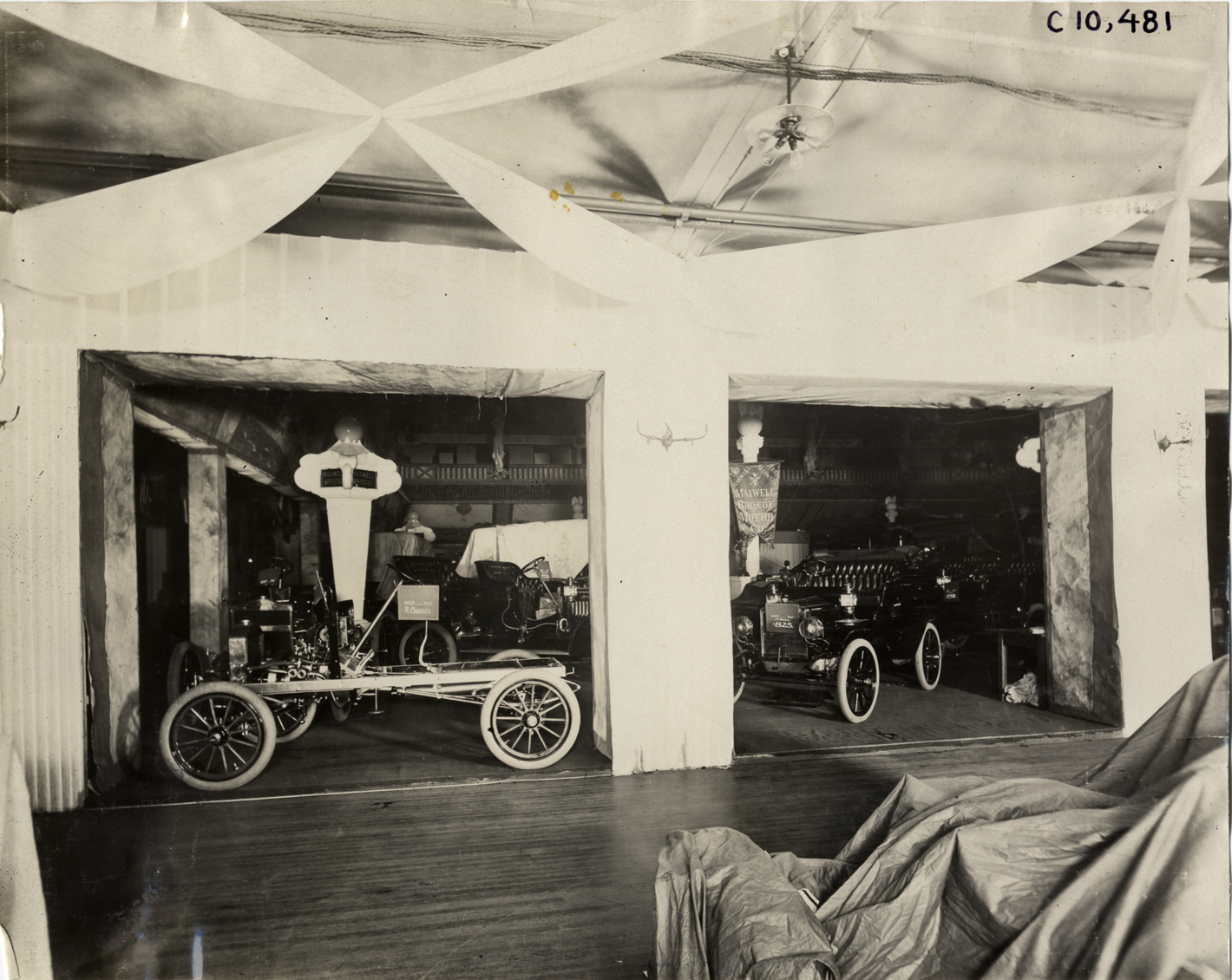 1909 Maxwell automobile and chassis on display