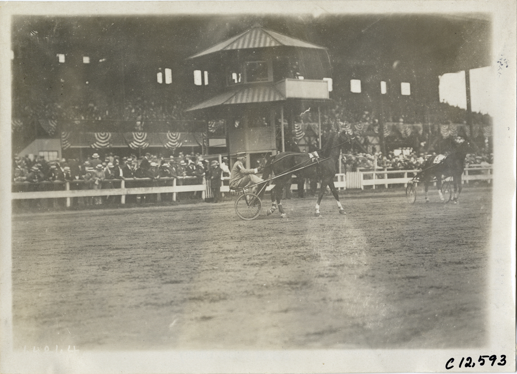 Harness drivers and racehorses, Empire City track