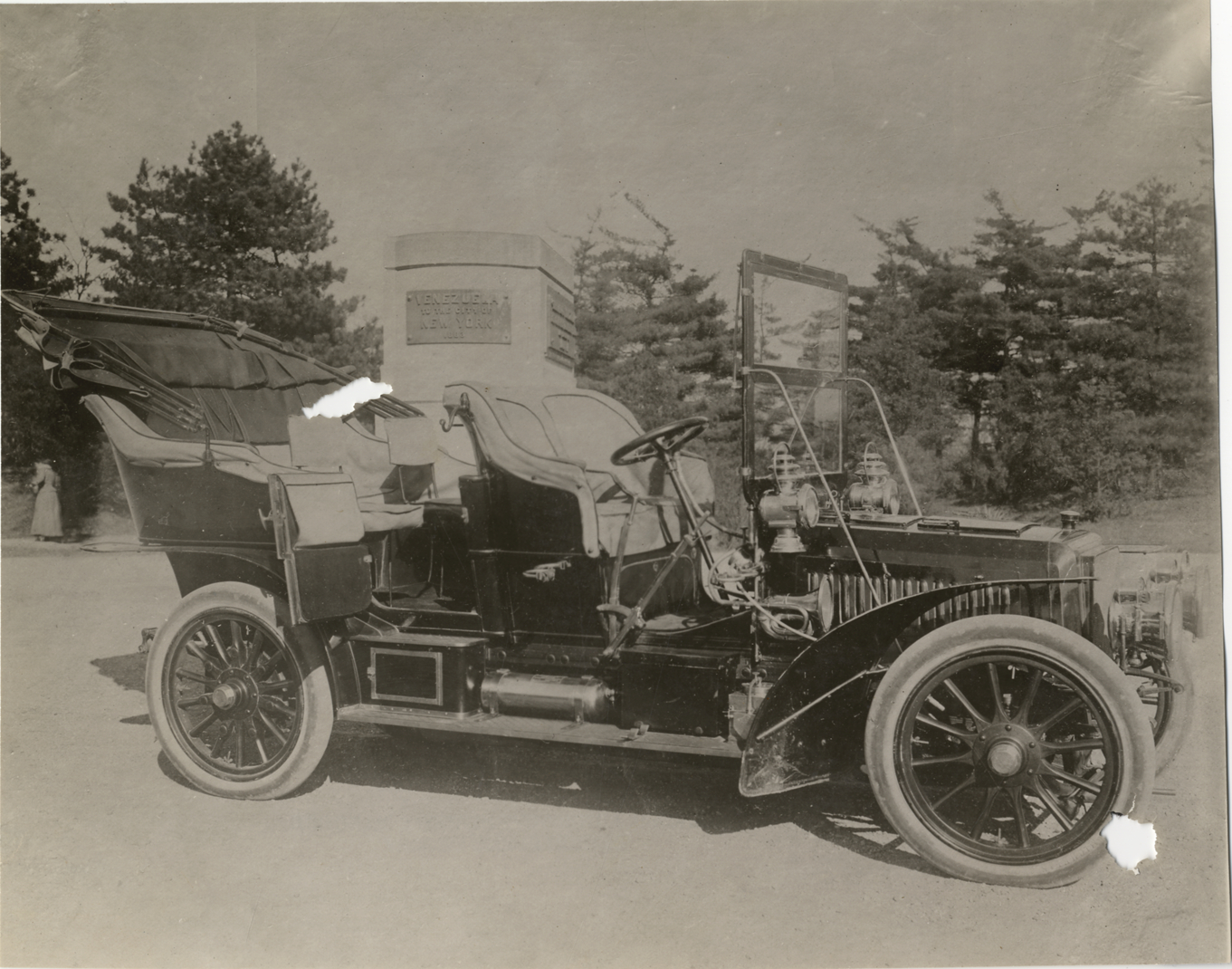 1906 Panhard automobile